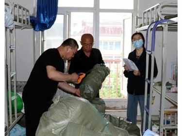 温情毕业“寄” 真情满校园 辽宁理工学院为2022届毕业生打包邮寄行李