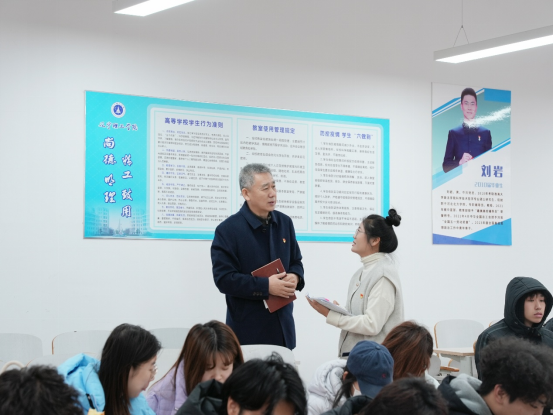 校领导带队 多层级联动听课把脉开学第一课 筑牢教学质量根基