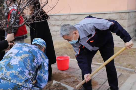 “植”此青绿 生生不息｜学校开展春季植树活动