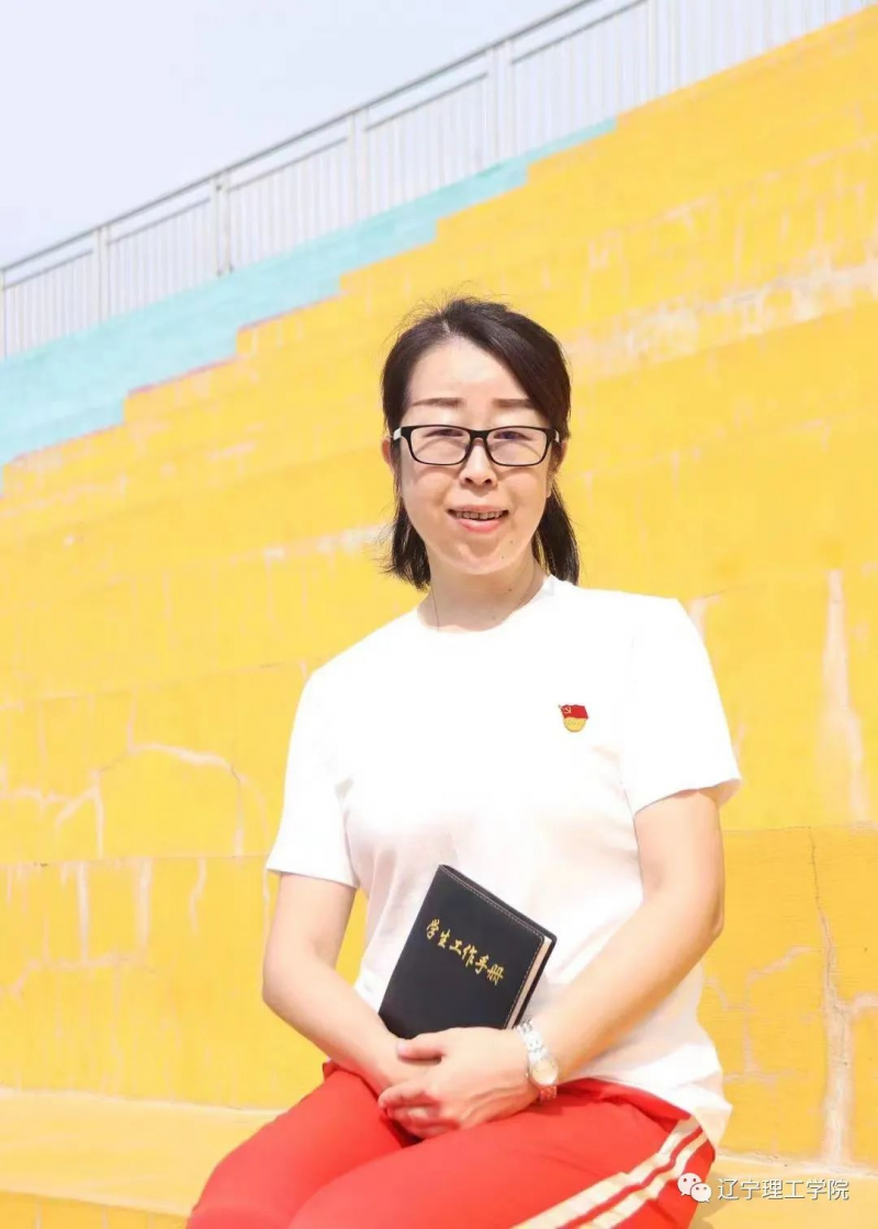 “两优一先”光荣谱|扛起青年责任 绽放青春风采|优秀党务工作者——耿喜丹
