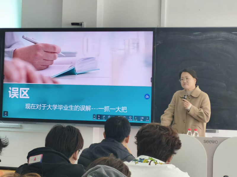汽车工程学院举办“汽车行业技术发展及创新研究”学术报告