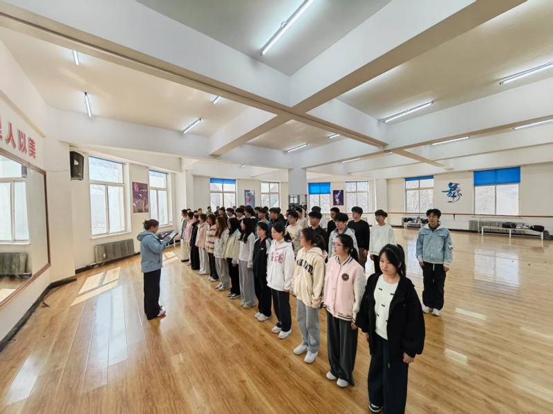 体育学院开展校级“课堂教学观摩”活动 ——以武术课堂为载体 探索公共体育教学新路径